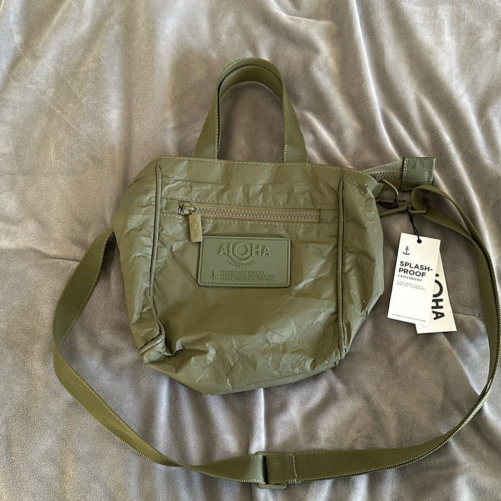 Aloha Collection Monochrome Cross-body NWT

One small tiny white dot (see photo)